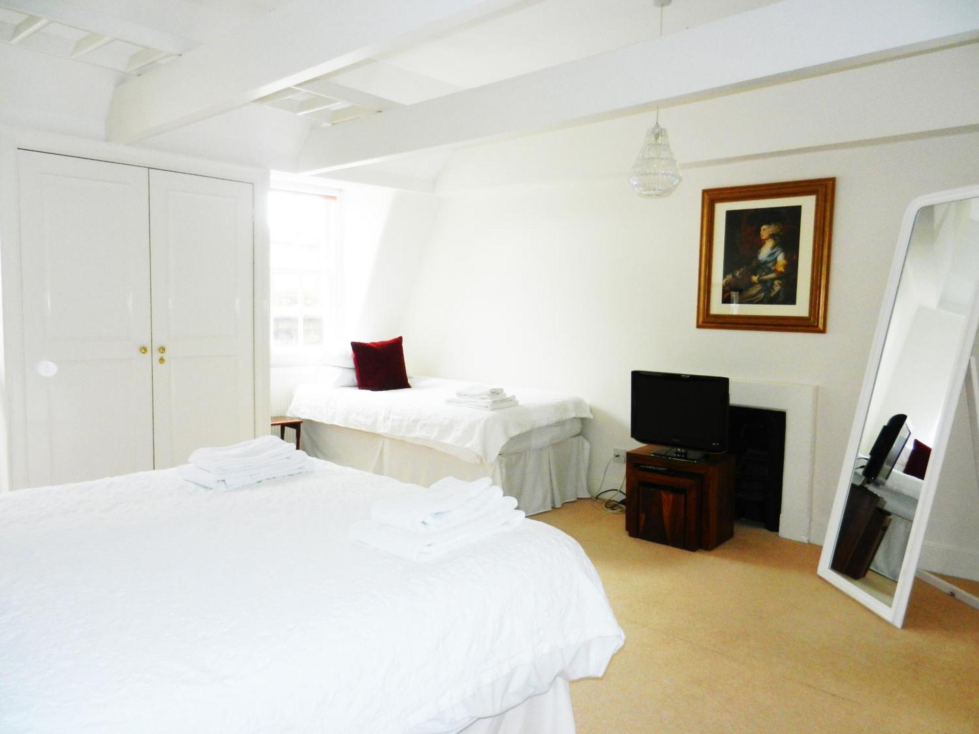 18 The Circus Apartment Бат Экстерьер фото